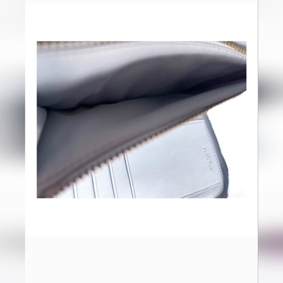 EUC-COACH Light Blue Gray Pebbled Leather Zip Around Wallet w/ Pearl Accents - Picture 13 of 13